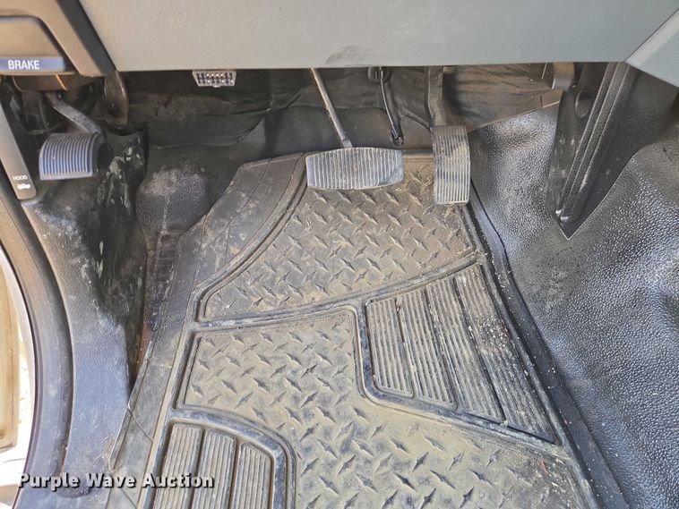 image for item ER1556 2014 Ford F-550 flatbed truck