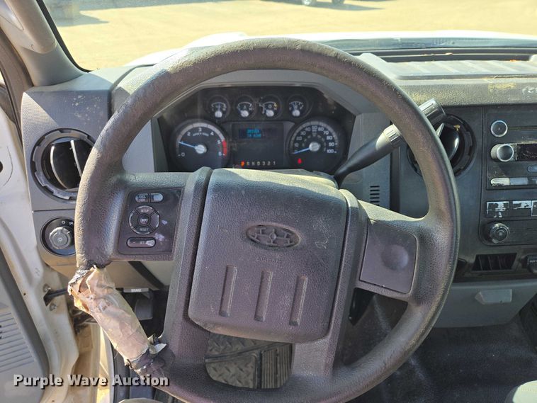 image for item ER1556 2014 Ford F-550 flatbed truck