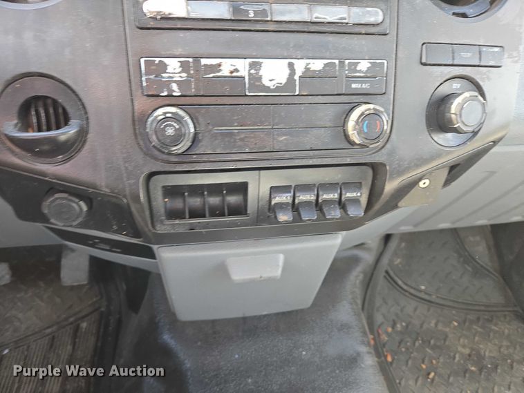 image for item ER1556 2014 Ford F-550 flatbed truck