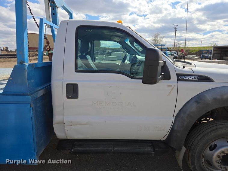 image for item ER1556 2014 Ford F-550 flatbed truck