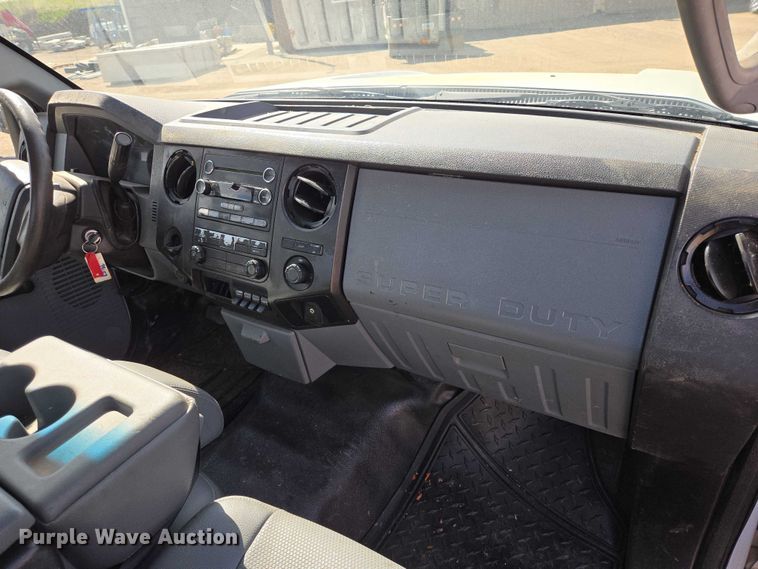 image for item ER1556 2014 Ford F-550 flatbed truck