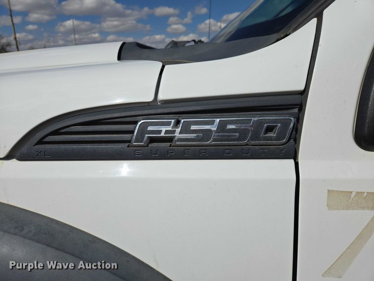 image for item ER1556 2014 Ford F-550 flatbed truck