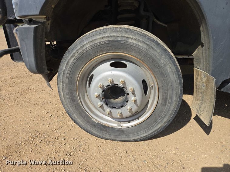 image for item ER1556 2014 Ford F-550 flatbed truck