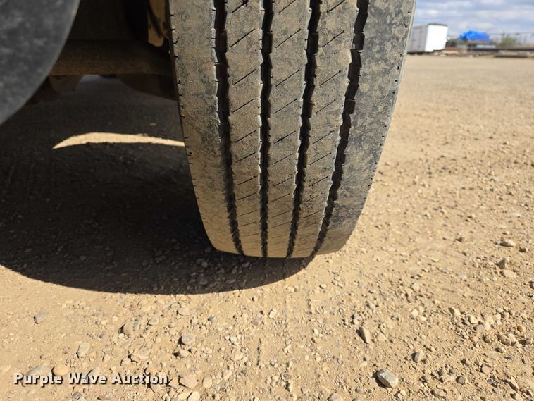 image for item ER1556 2014 Ford F-550 flatbed truck