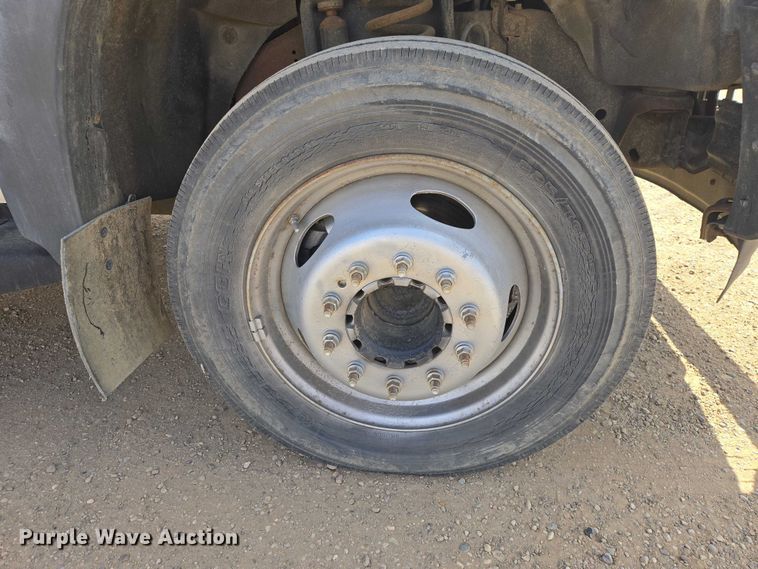 image for item ER1556 2014 Ford F-550 flatbed truck