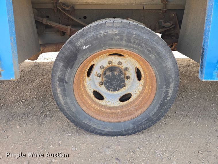 image for item ER1556 2014 Ford F-550 flatbed truck