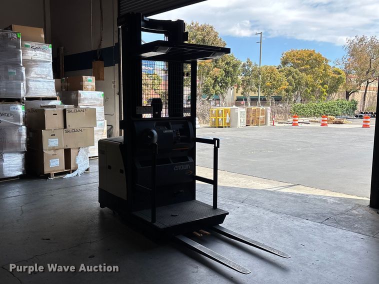 image for item ER7565 2016 Crown SP3520-30 order picker
