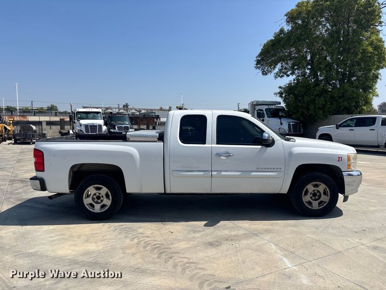 image for item ER7589 2012 Chevrolet Silverado 1500 Ext. Cab pickup truck