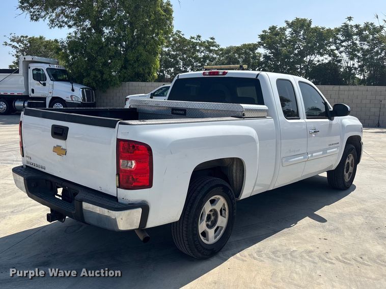 image for item ER7589 2012 Chevrolet Silverado 1500 Ext. Cab pickup truck