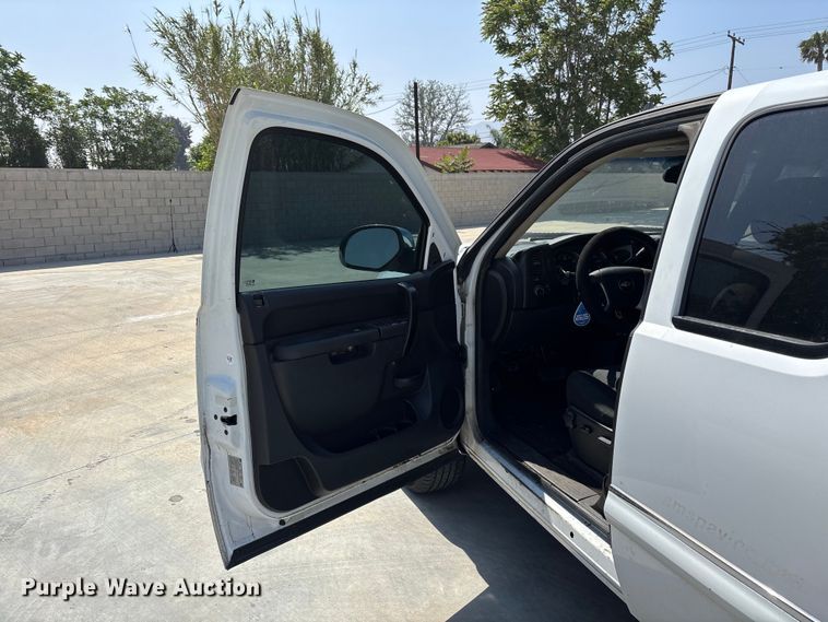 image for item ER7589 2012 Chevrolet Silverado 1500 Ext. Cab pickup truck