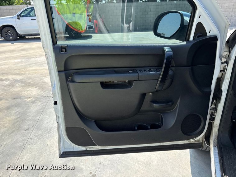 image for item ER7589 2012 Chevrolet Silverado 1500 Ext. Cab pickup truck