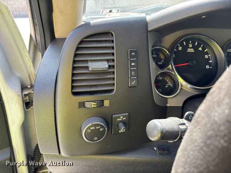 image for item ER7589 2012 Chevrolet Silverado 1500 Ext. Cab pickup truck