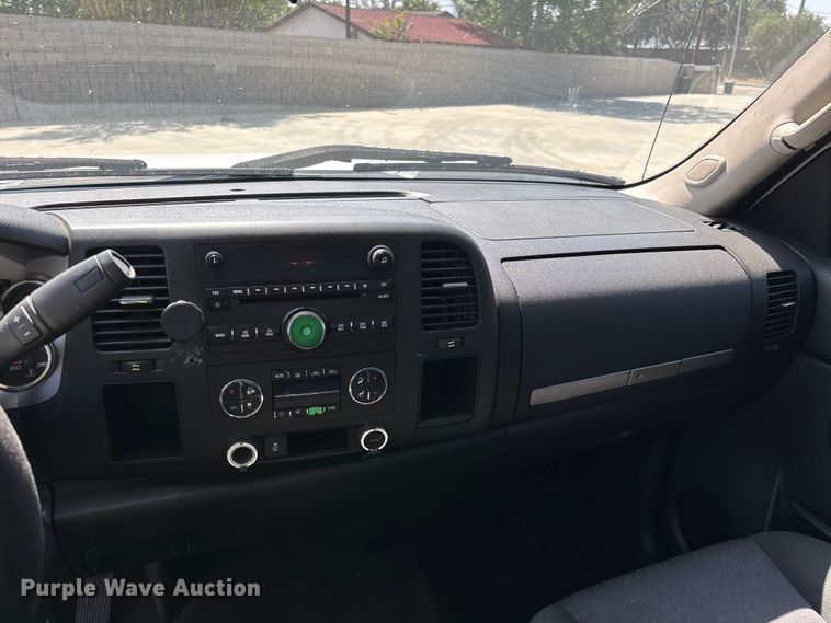 image for item ER7589 2012 Chevrolet Silverado 1500 Ext. Cab pickup truck