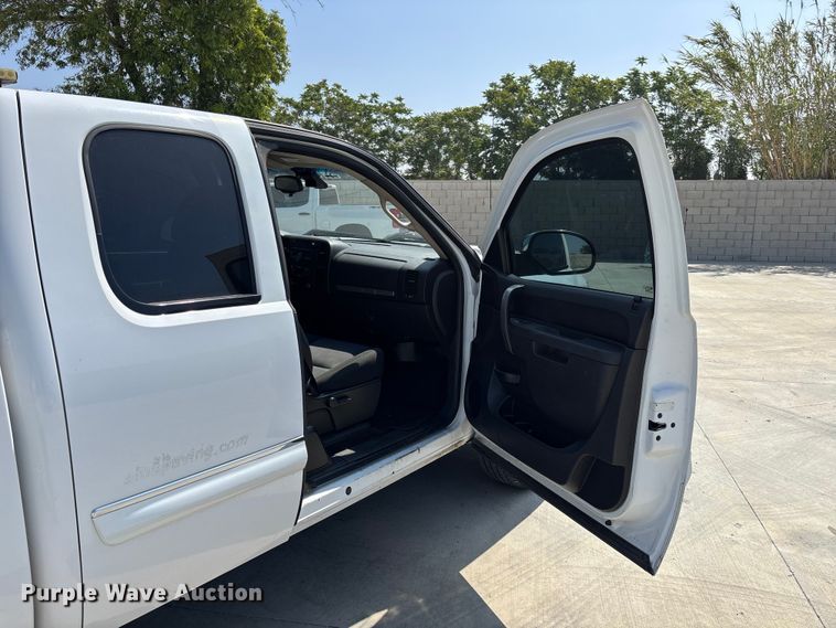 image for item ER7589 2012 Chevrolet Silverado 1500 Ext. Cab pickup truck