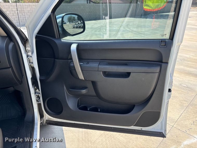 image for item ER7589 2012 Chevrolet Silverado 1500 Ext. Cab pickup truck