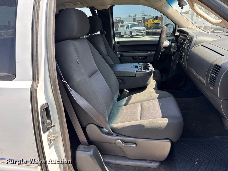 image for item ER7589 2012 Chevrolet Silverado 1500 Ext. Cab pickup truck