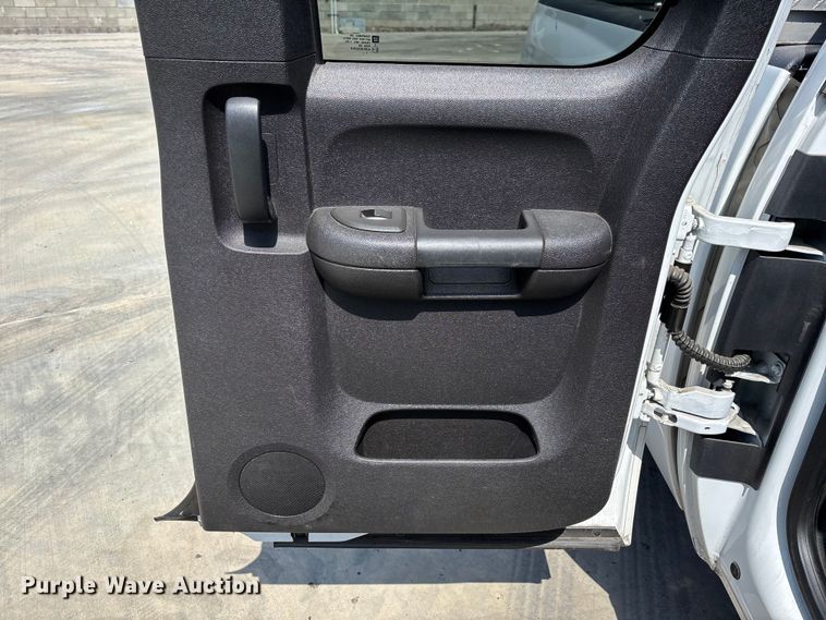 image for item ER7589 2012 Chevrolet Silverado 1500 Ext. Cab pickup truck
