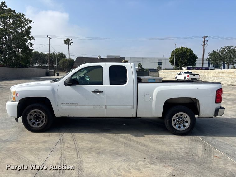 image for item ER7592 2010 Chevrolet Silverado 1500 Ext. Cab pickup truck