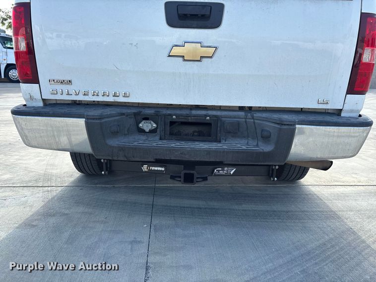 image for item ER7592 2010 Chevrolet Silverado 1500 Ext. Cab pickup truck