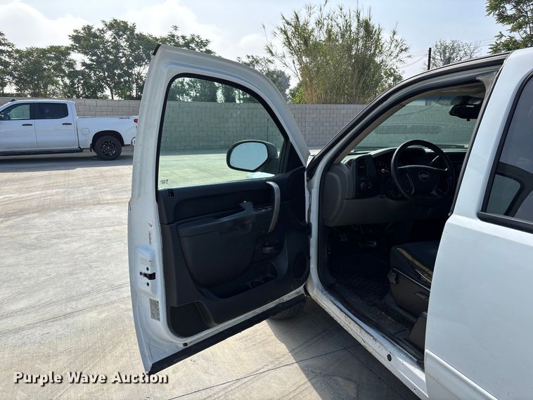 image for item ER7592 2010 Chevrolet Silverado 1500 Ext. Cab pickup truck