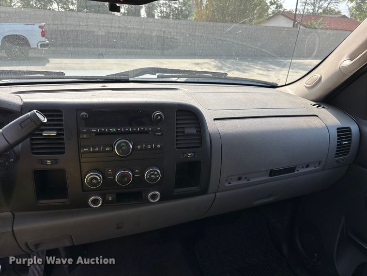 image for item ER7592 2010 Chevrolet Silverado 1500 Ext. Cab pickup truck