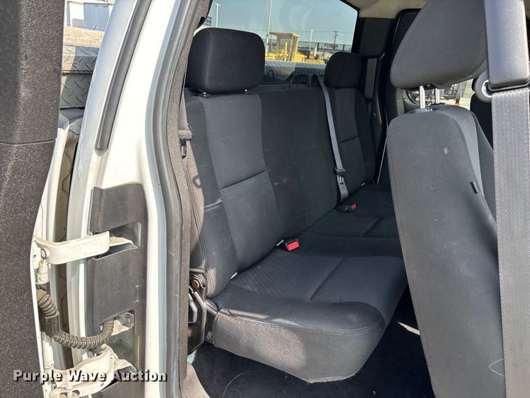 image for item ER7592 2010 Chevrolet Silverado 1500 Ext. Cab pickup truck