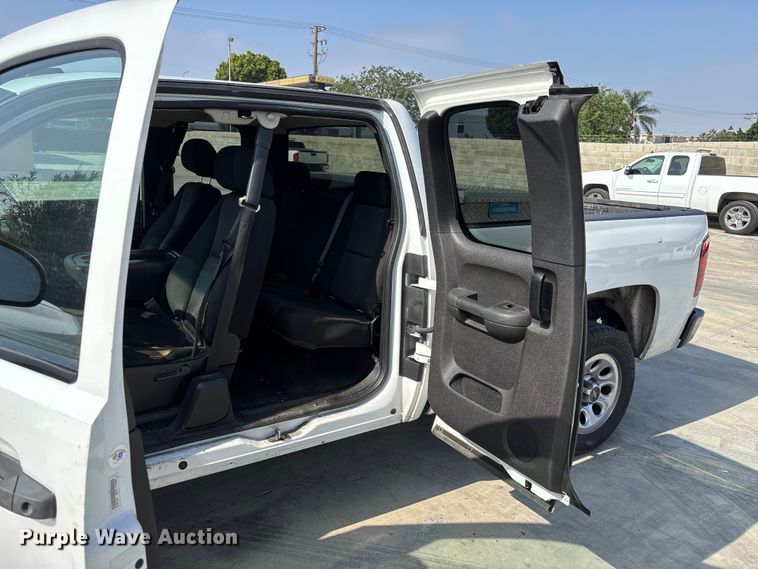 image for item ER7592 2010 Chevrolet Silverado 1500 Ext. Cab pickup truck