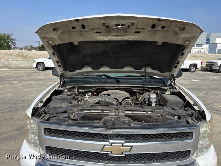 image for item ER7592 2010 Chevrolet Silverado 1500 Ext. Cab pickup truck