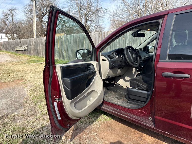 image for item ES5927 2019 Dodge Grand Caravan handicap accessible van