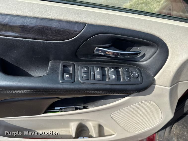 image for item ES5927 2019 Dodge Grand Caravan handicap accessible van
