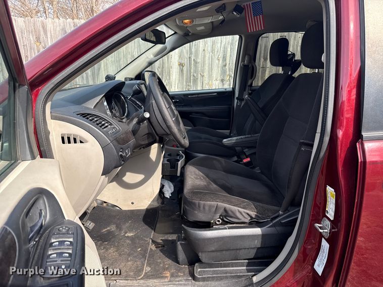 image for item ES5927 2019 Dodge Grand Caravan handicap accessible van