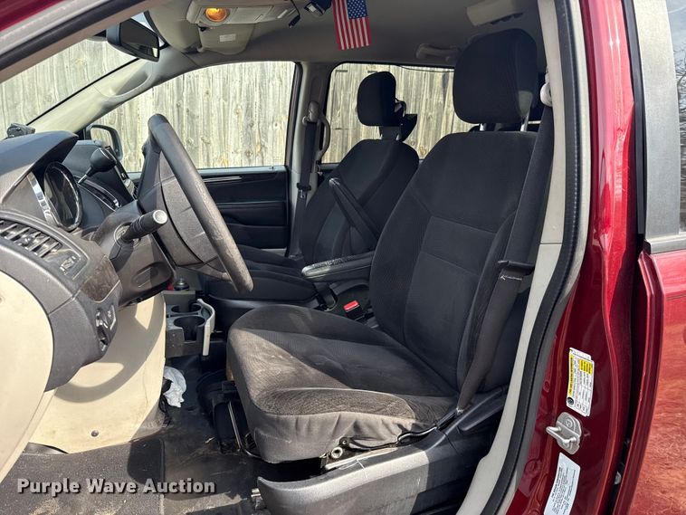 image for item ES5927 2019 Dodge Grand Caravan handicap accessible van