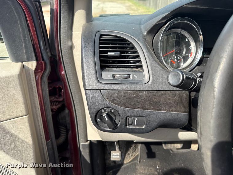 image for item ES5927 2019 Dodge Grand Caravan handicap accessible van