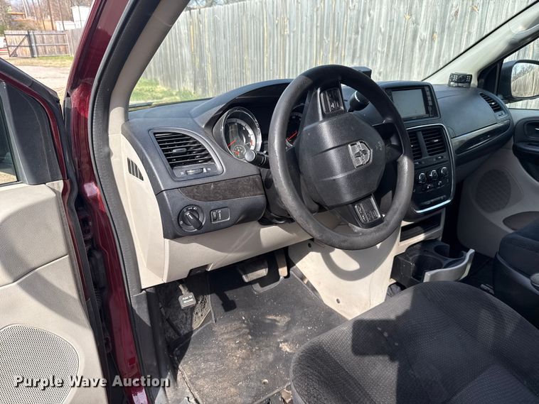image for item ES5927 2019 Dodge Grand Caravan handicap accessible van