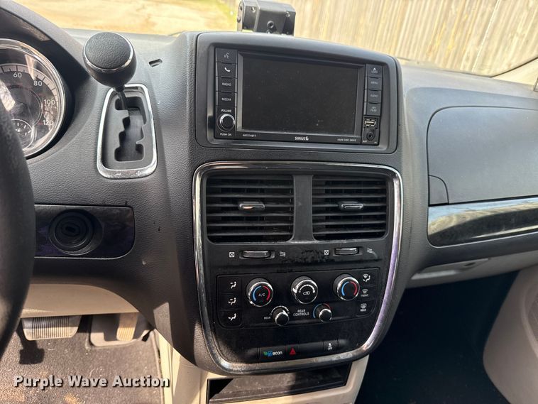 image for item ES5927 2019 Dodge Grand Caravan handicap accessible van