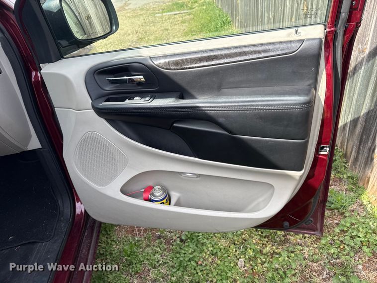 image for item ES5927 2019 Dodge Grand Caravan handicap accessible van