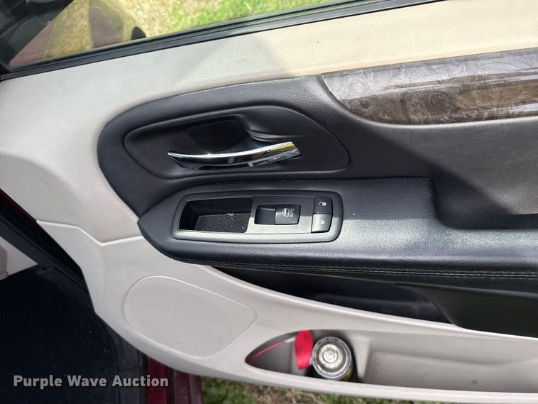 image for item ES5927 2019 Dodge Grand Caravan handicap accessible van