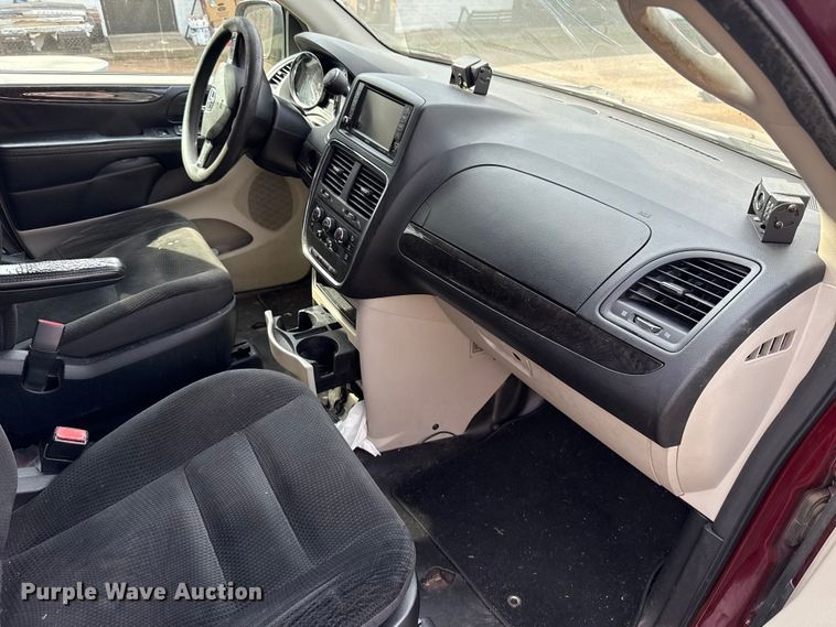 image for item ES5927 2019 Dodge Grand Caravan handicap accessible van