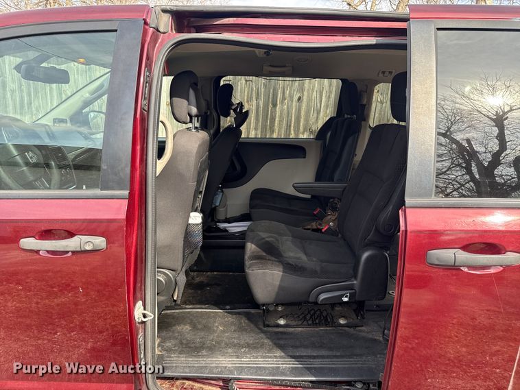 image for item ES5927 2019 Dodge Grand Caravan handicap accessible van