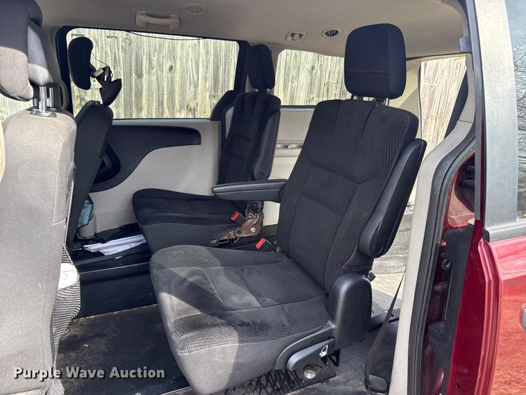 image for item ES5927 2019 Dodge Grand Caravan handicap accessible van