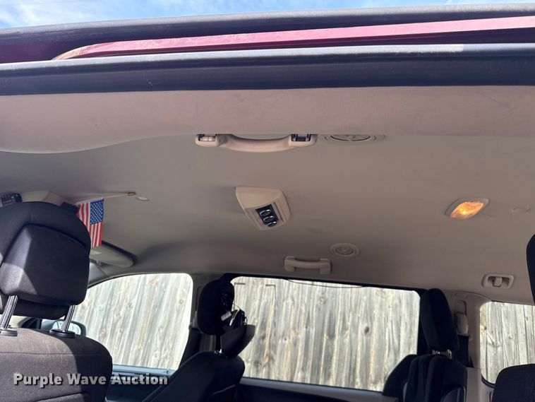 image for item ES5927 2019 Dodge Grand Caravan handicap accessible van