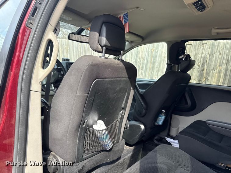 image for item ES5927 2019 Dodge Grand Caravan handicap accessible van