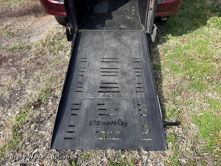 image for item ES5927 2019 Dodge Grand Caravan handicap accessible van