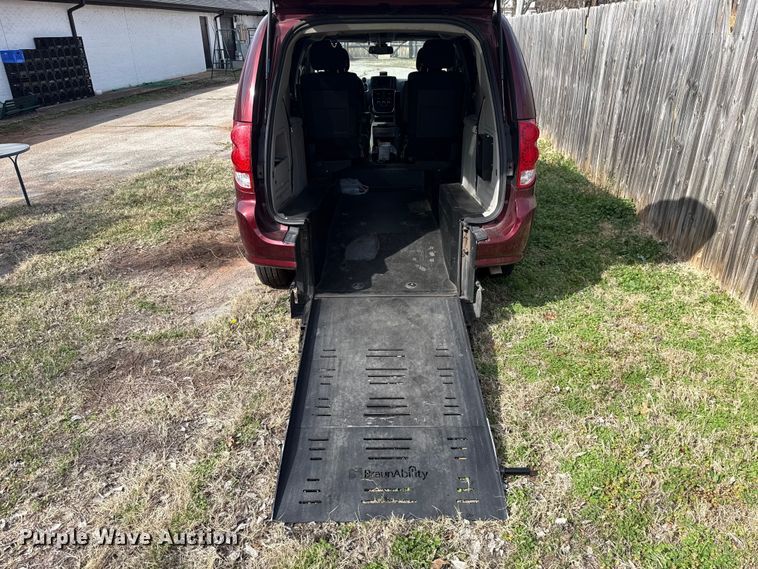 image for item ES5927 2019 Dodge Grand Caravan handicap accessible van