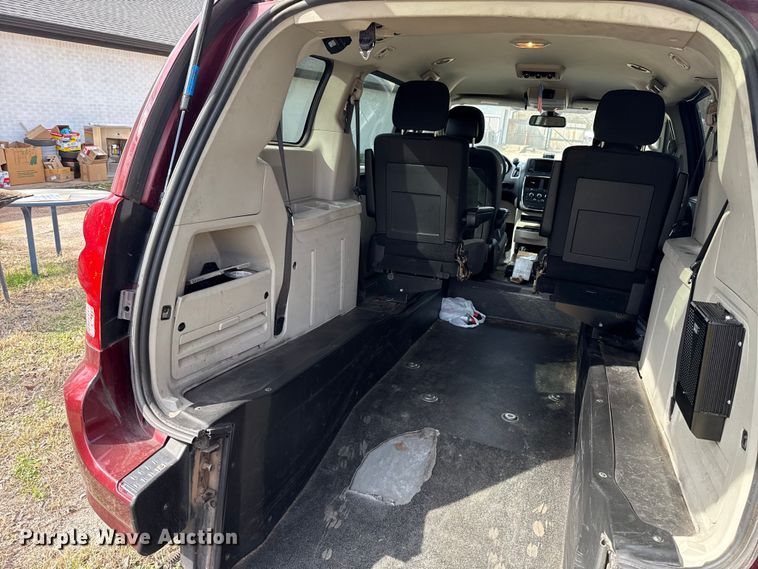 image for item ES5927 2019 Dodge Grand Caravan handicap accessible van