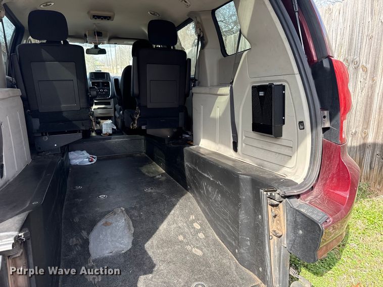 image for item ES5927 2019 Dodge Grand Caravan handicap accessible van