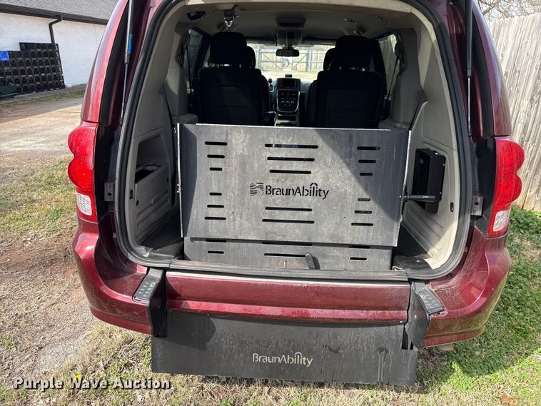image for item ES5927 2019 Dodge Grand Caravan handicap accessible van