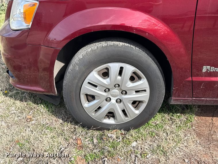 image for item ES5927 2019 Dodge Grand Caravan handicap accessible van