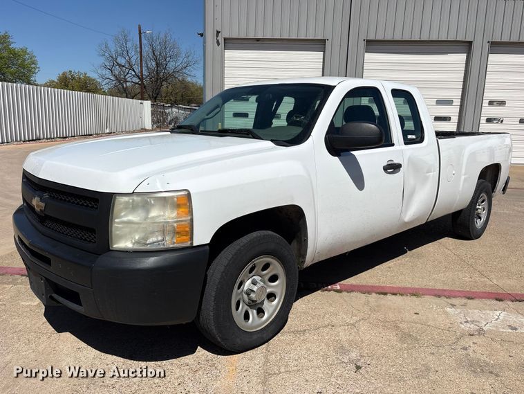image for item ES8710 2011 Chevrolet Silverado 1500 Ext. Cab pickup truck