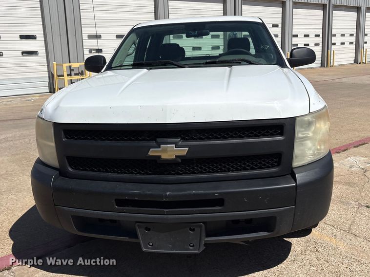 image for item ES8710 2011 Chevrolet Silverado 1500 Ext. Cab pickup truck